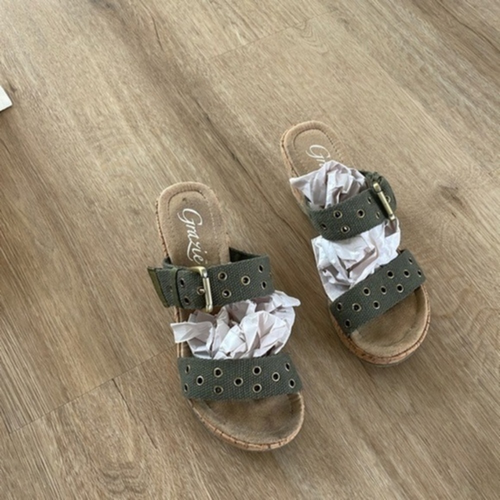 Frazier Wedge Shoes